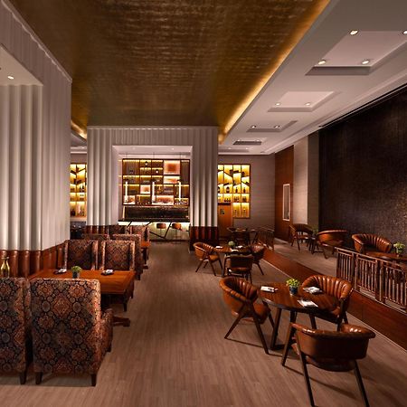 ホテル ジェイピー バサント コンチネンタル ニューデリー エクステリア 写真 The interior of the restaurant