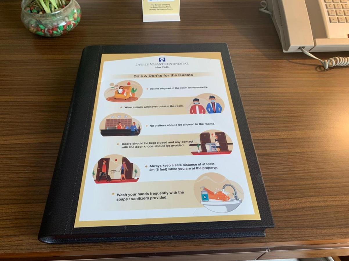 ホテル ジェイピー バサント コンチネンタル ニューデリー エクステリア 写真 A room service menu