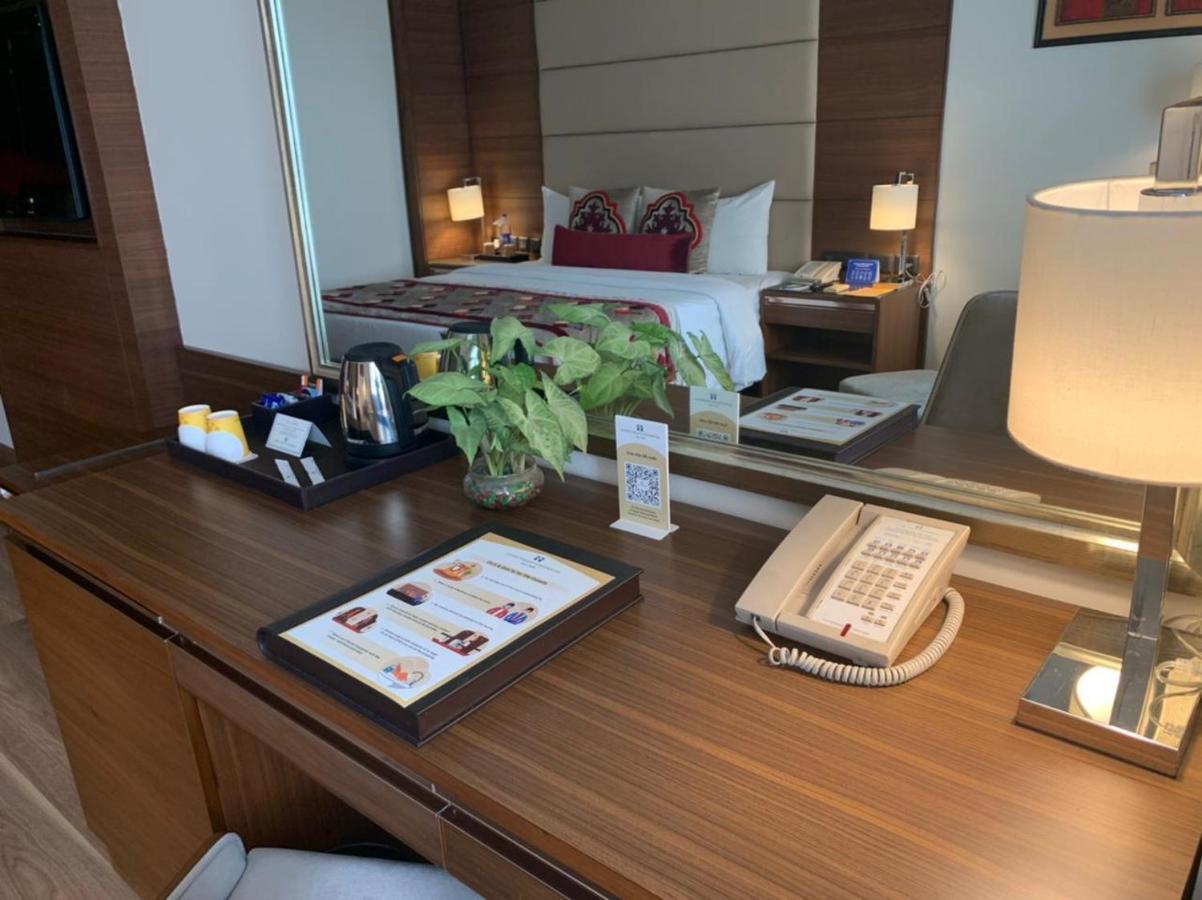 ホテル ジェイピー バサント コンチネンタル ニューデリー エクステリア 写真 A room at the hotel