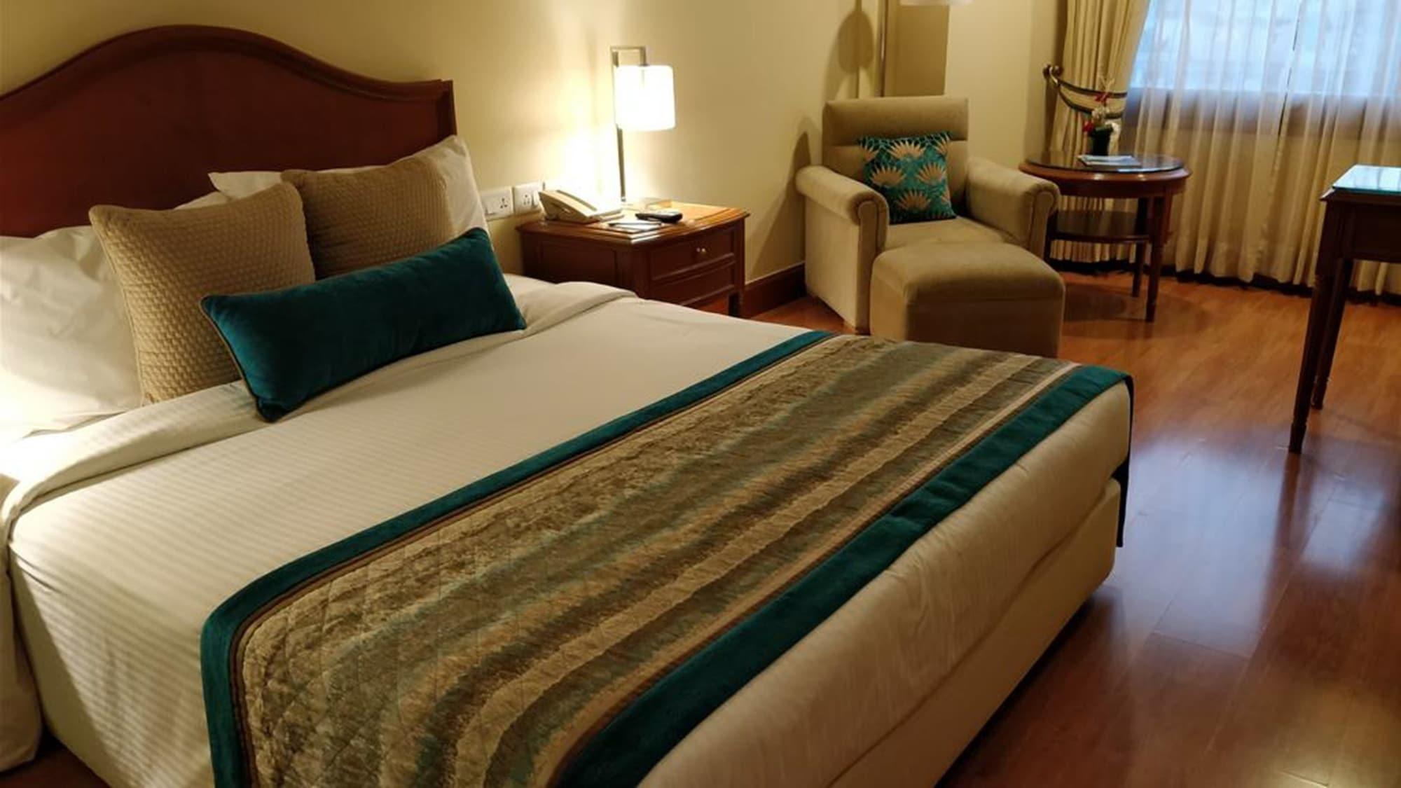 ホテル ジェイピー バサント コンチネンタル ニューデリー エクステリア 写真 A bed runner