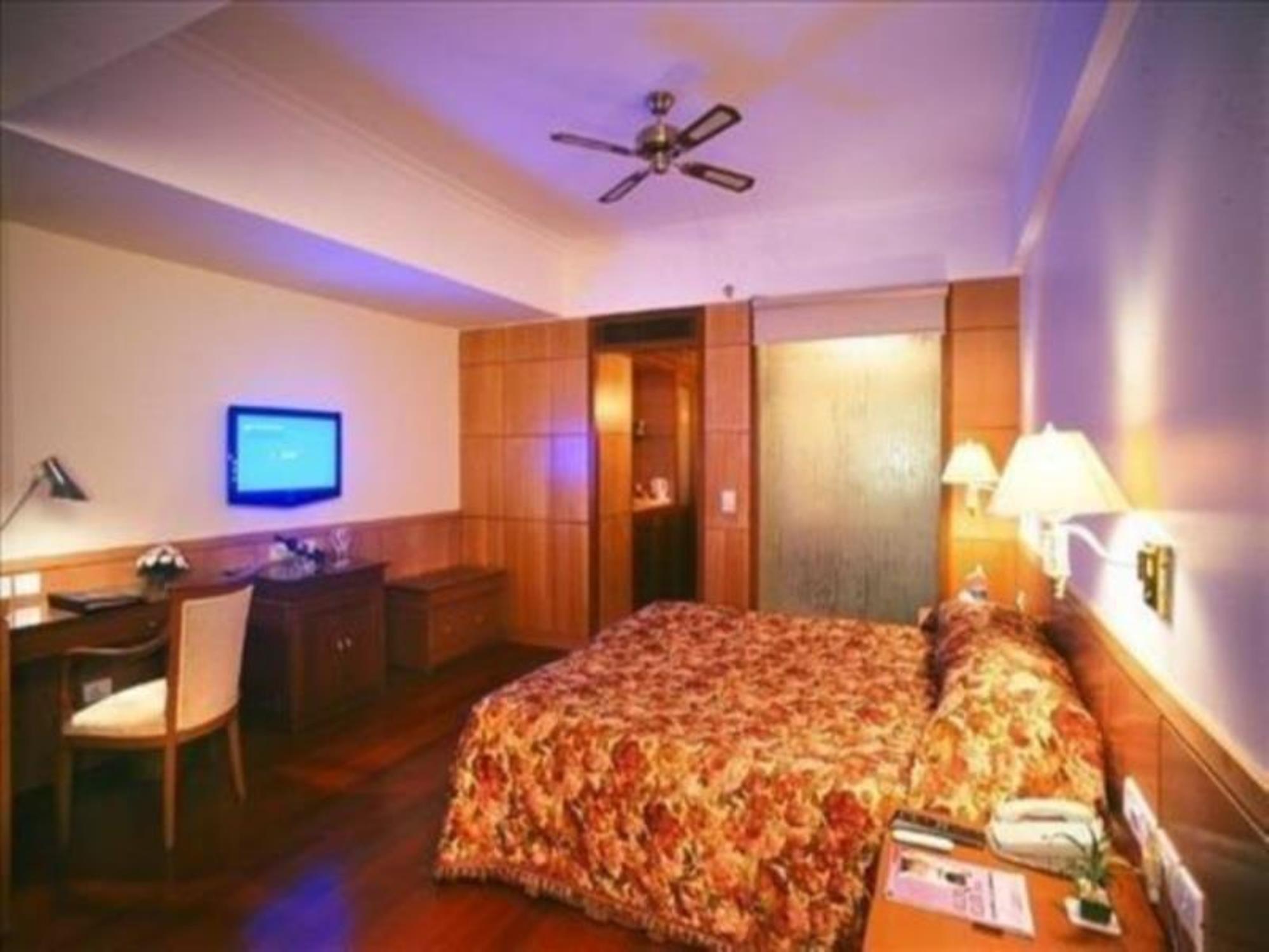 ホテル ジェイピー バサント コンチネンタル ニューデリー エクステリア 写真 A room at the hotel