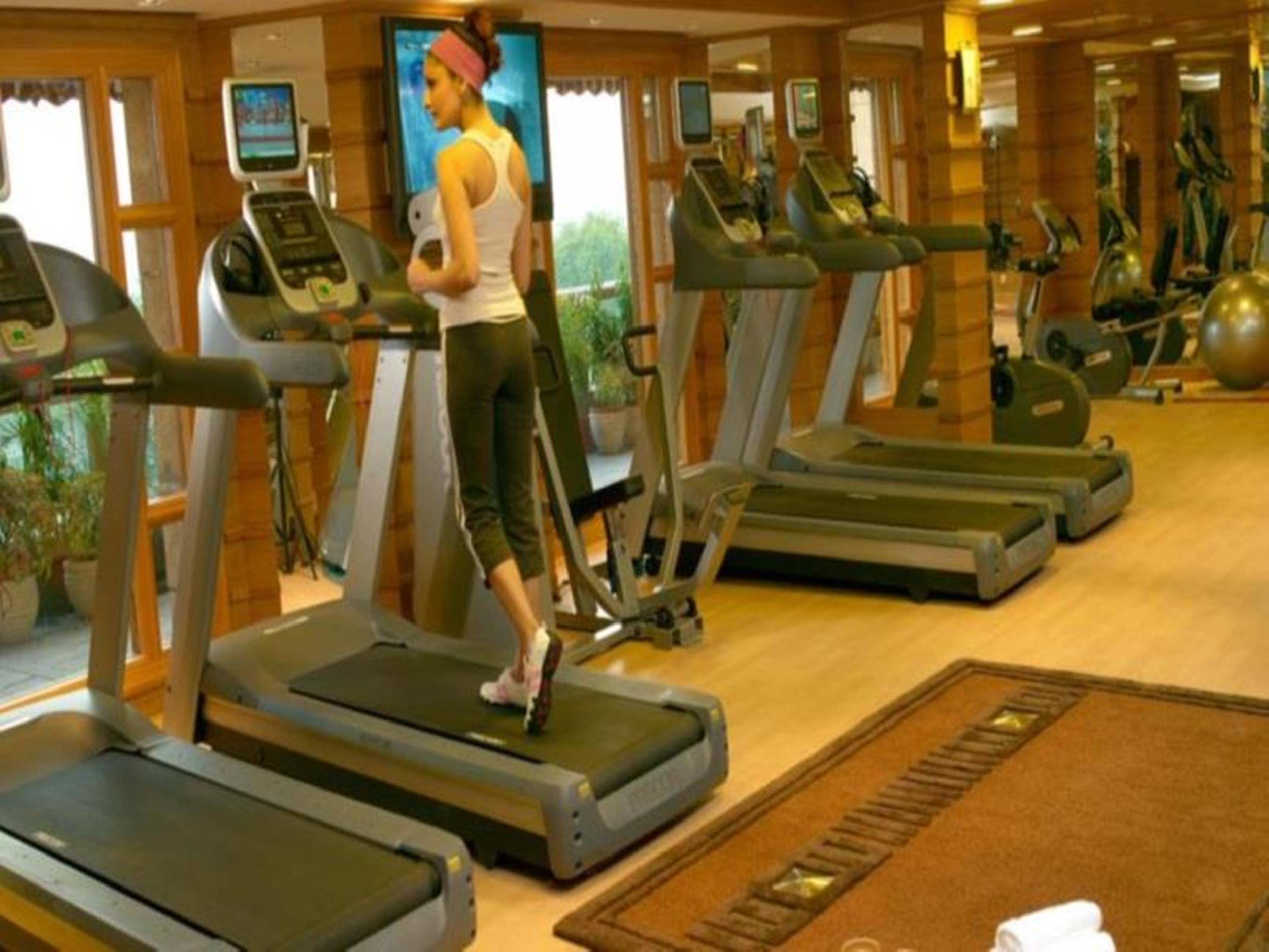 ホテル ジェイピー バサント コンチネンタル ニューデリー エクステリア 写真 A treadmill