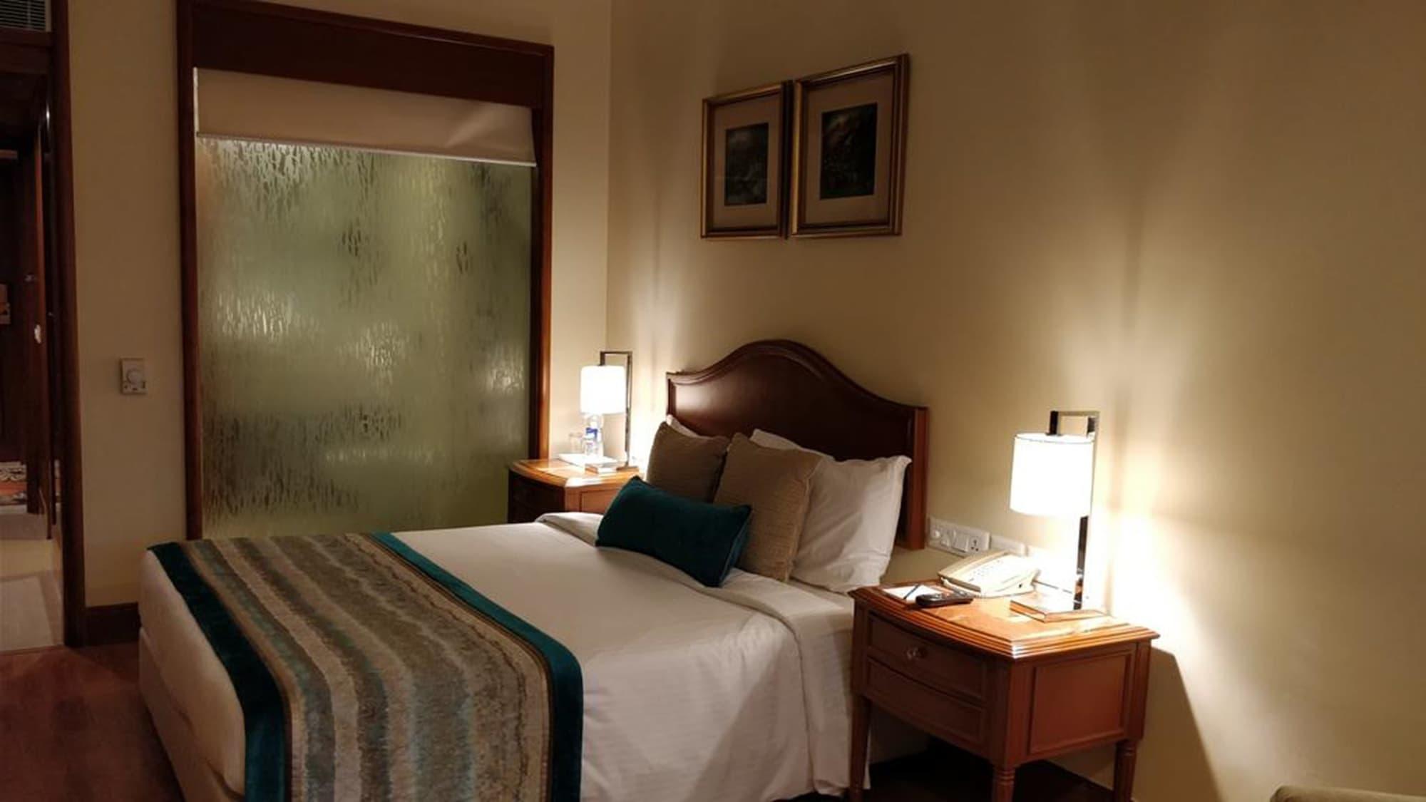 ホテル ジェイピー バサント コンチネンタル ニューデリー エクステリア 写真 A room at the Taj Bengal
