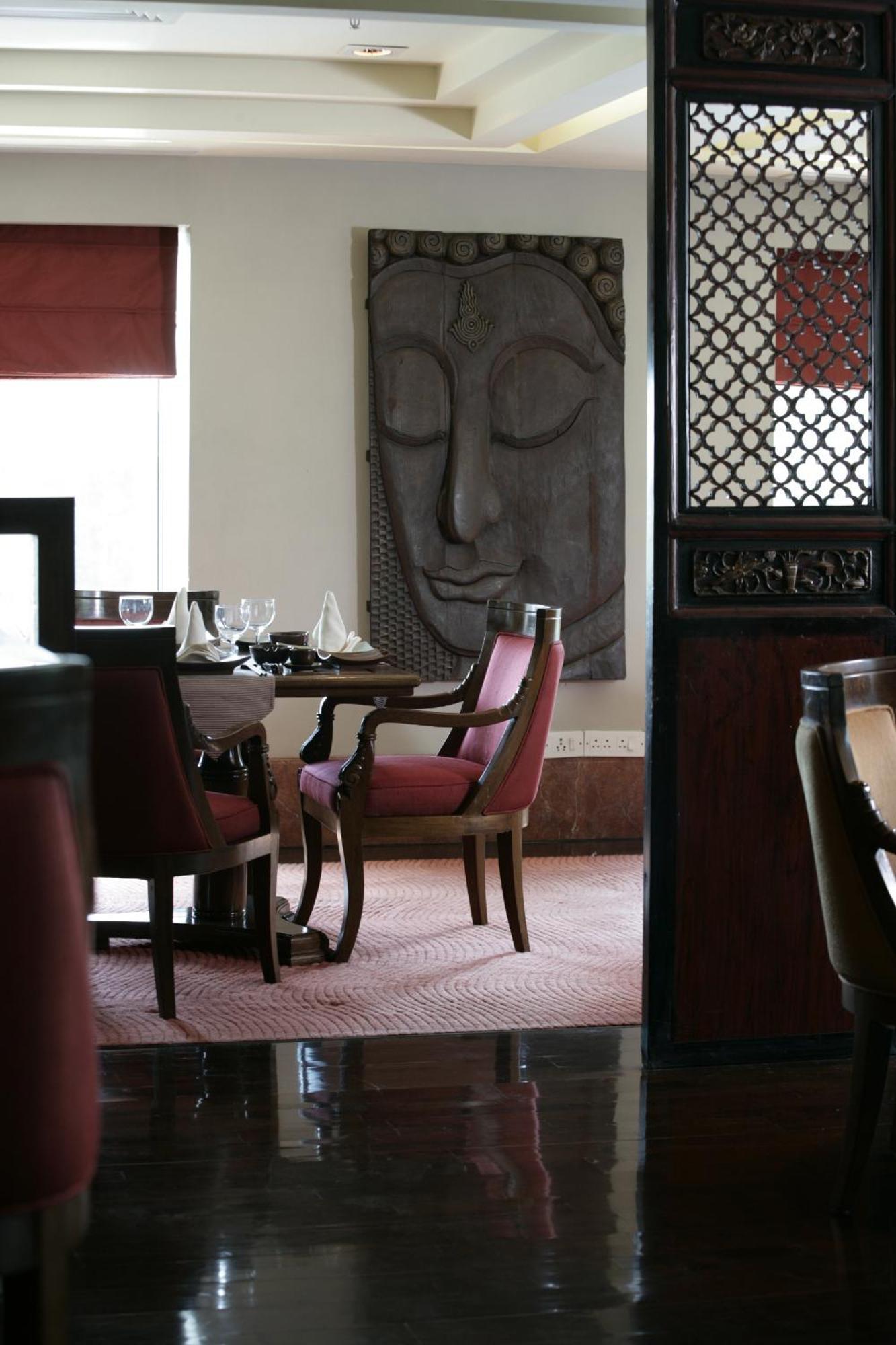 ホテル ジェイピー バサント コンチネンタル ニューデリー エクステリア 写真 Interior of the restaurant