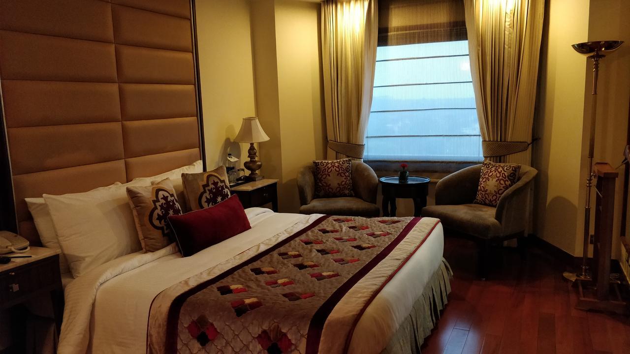 ホテル ジェイピー バサント コンチネンタル ニューデリー エクステリア 写真 A room at the Taj Bengal