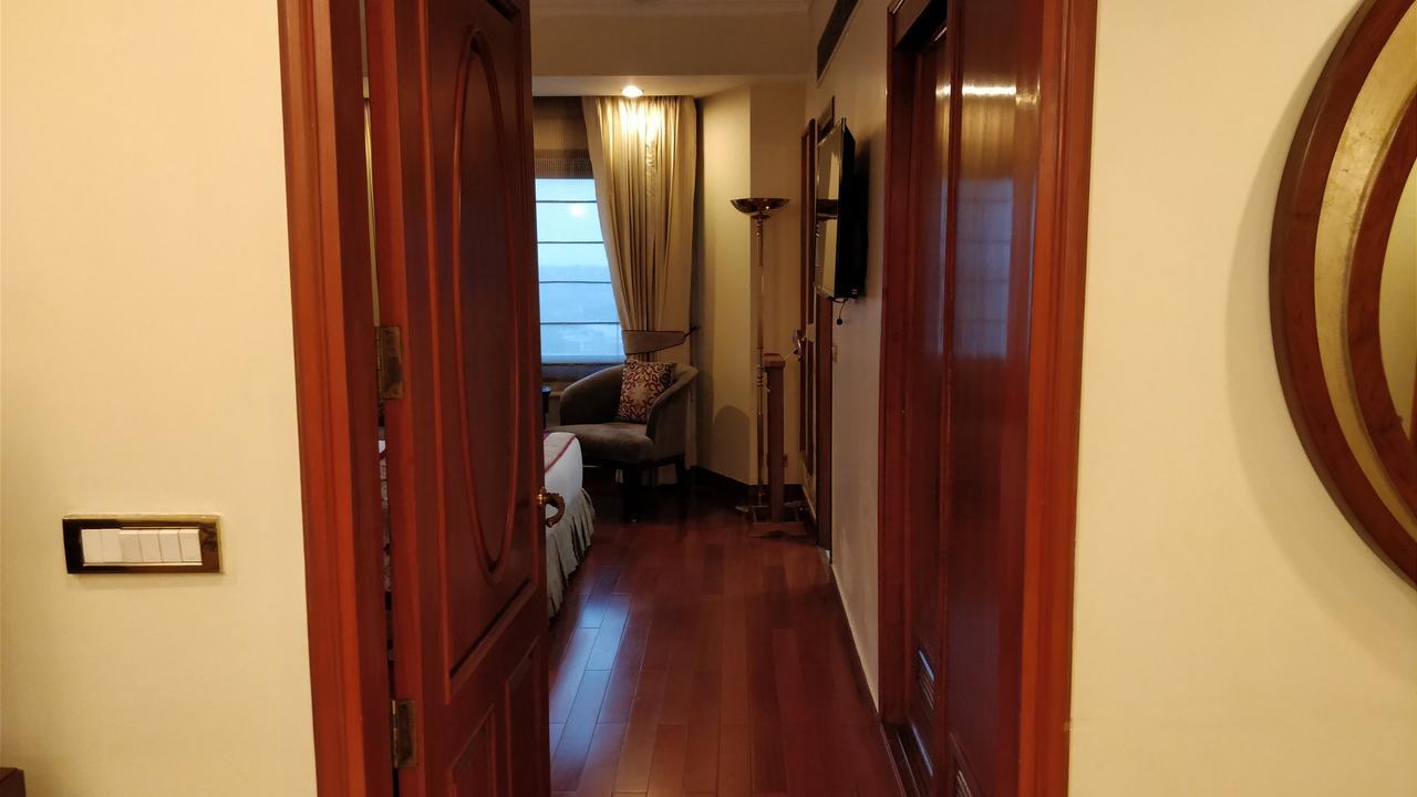 ホテル ジェイピー バサント コンチネンタル ニューデリー エクステリア 写真 A room at the hotel