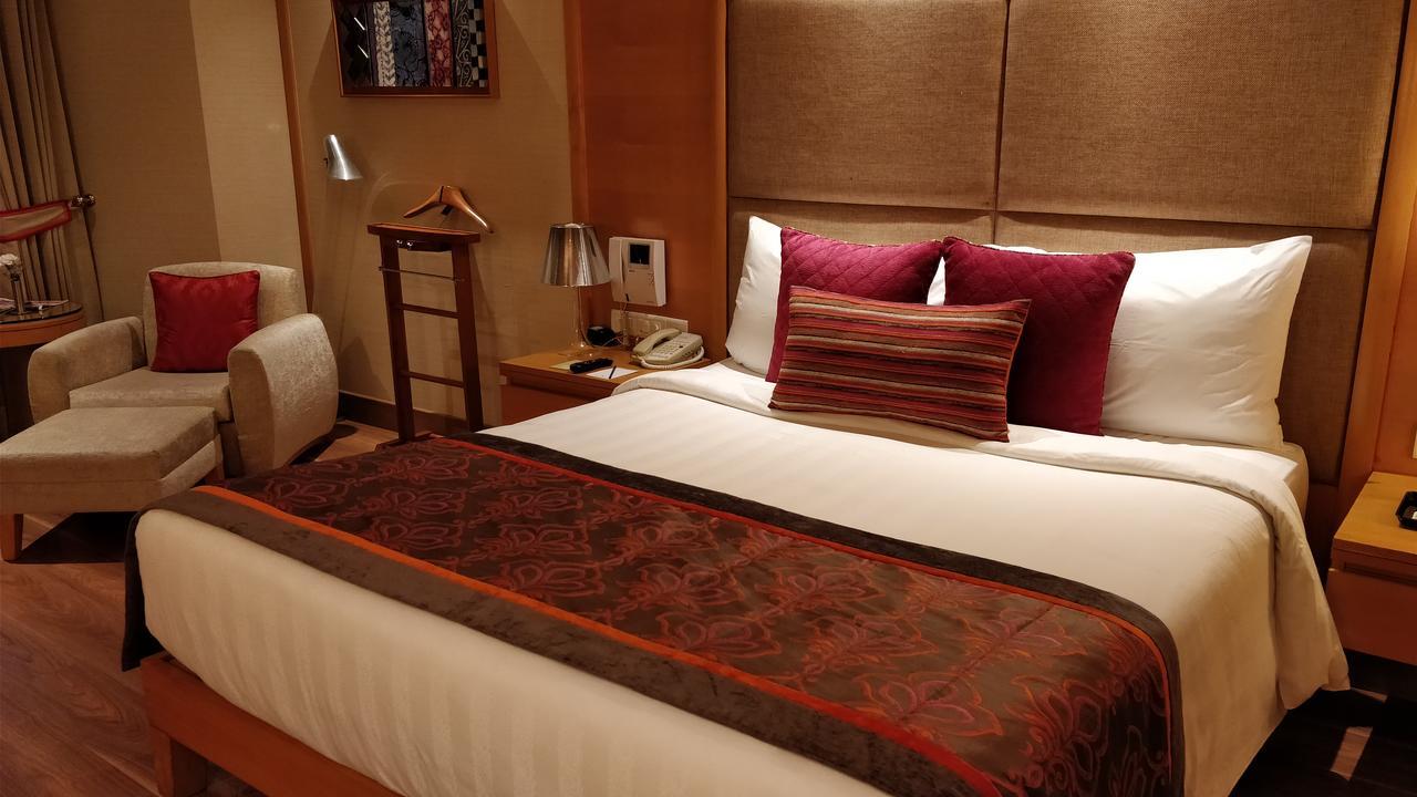 ホテル ジェイピー バサント コンチネンタル ニューデリー エクステリア 写真 A bed runner