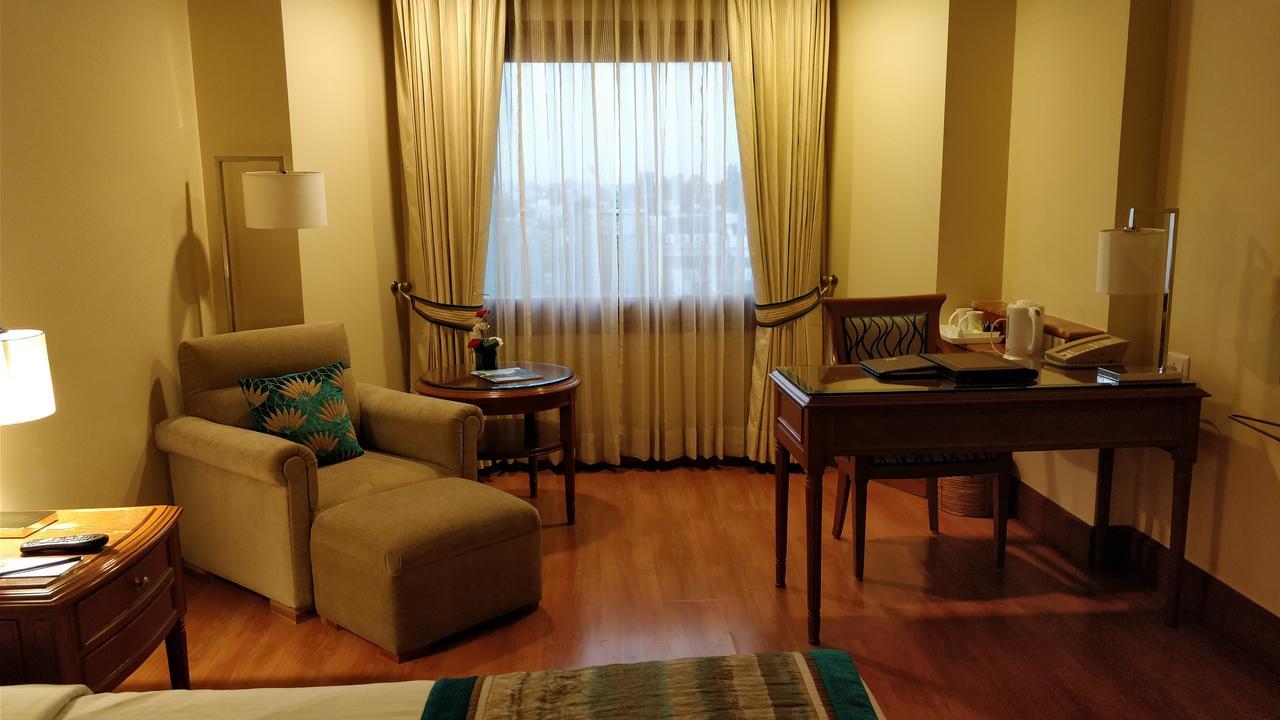 ホテル ジェイピー バサント コンチネンタル ニューデリー エクステリア 写真 A room at the Taj Bengal
