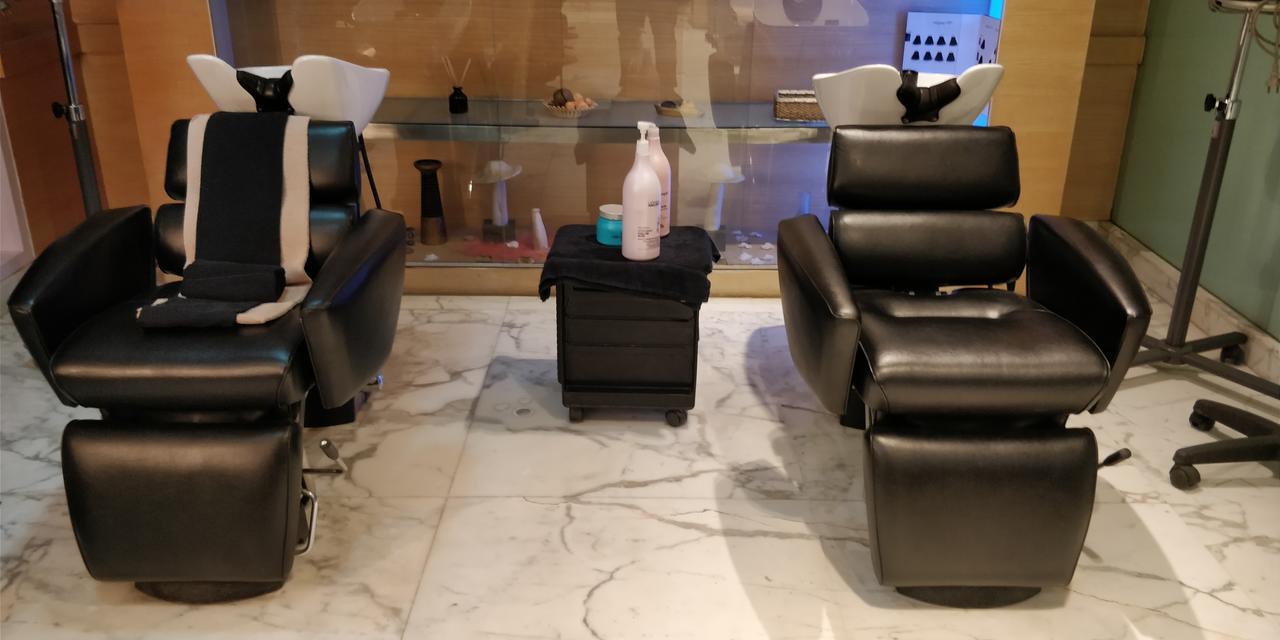 ホテル ジェイピー バサント コンチネンタル ニューデリー エクステリア 写真 Hair salon in Athens, Greece