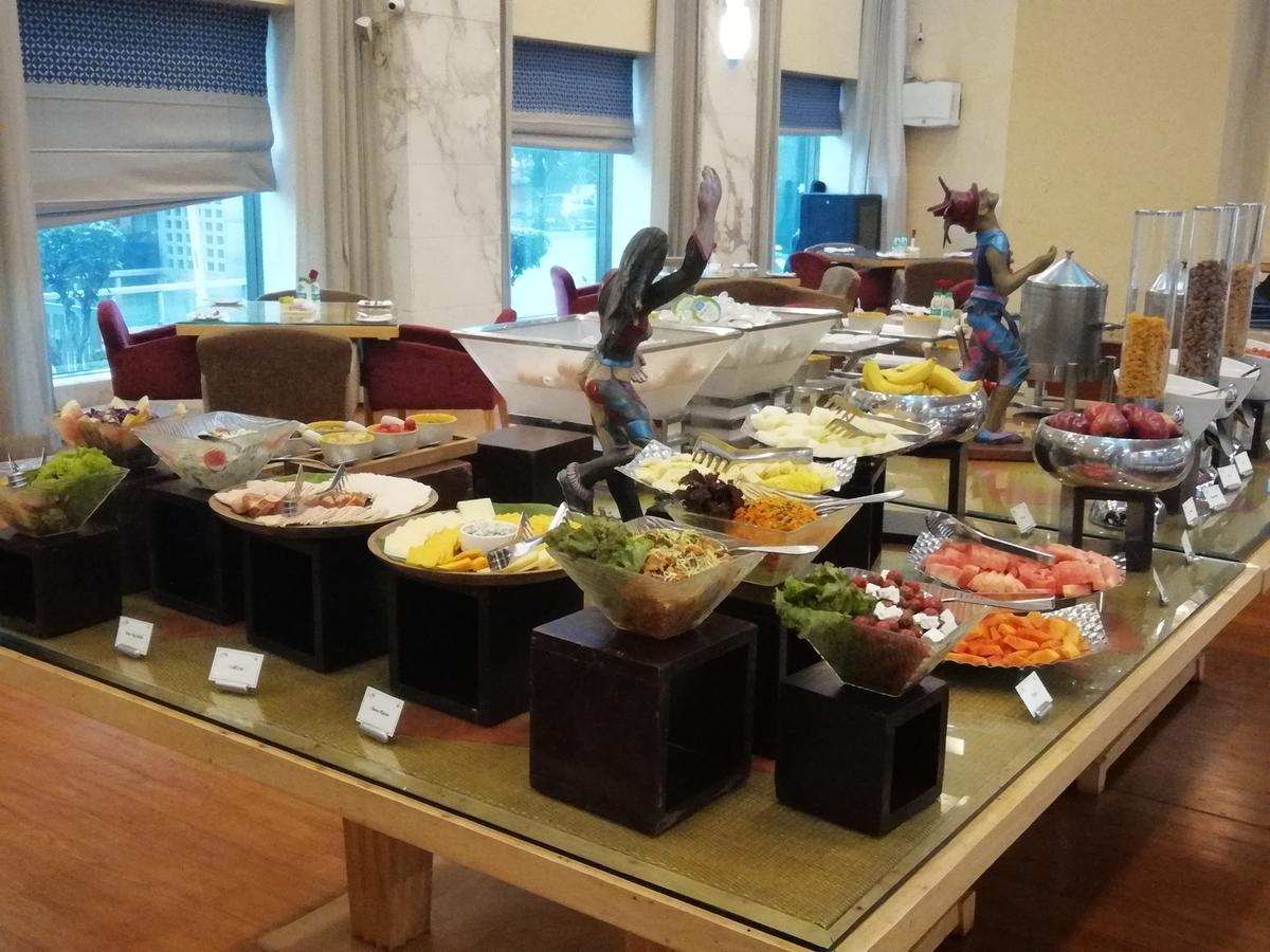 ホテル ジェイピー バサント コンチネンタル ニューデリー エクステリア 写真 A salad bar